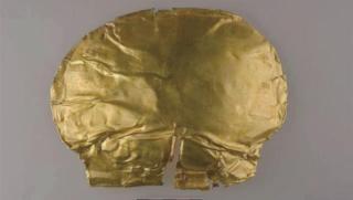Археолози откриха златна погребална маска датираща от преди повече от