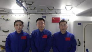 Днес на китайската космическа станция тайконавтите празнуват 73 тата годишнина