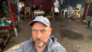 Специалният кореспондент на KP RU Дмитрий Стешин донесе радиоприемник на войниците