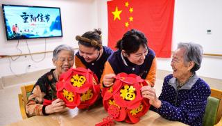 Вчера китайците отбелязаха традиционния празник Чунян и с различни дейности