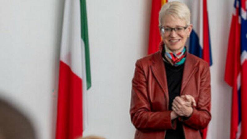 Вариантът е един - да се удържи фронта до усилването