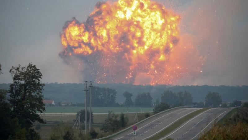 Експлозии звучат в Николаевска и Запорожка области, пишат украински медии.
