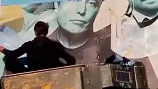 Илон Мъск беше разкаран от билбордовете на Одеса скоро ще