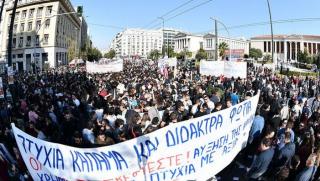 Европа продължава да се разтърсва от многохилядни протести срещу антинародната