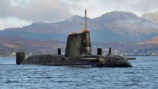 Британската стратегическа ядрена подводница Victorious от клас Vanguard прекъсна бойните