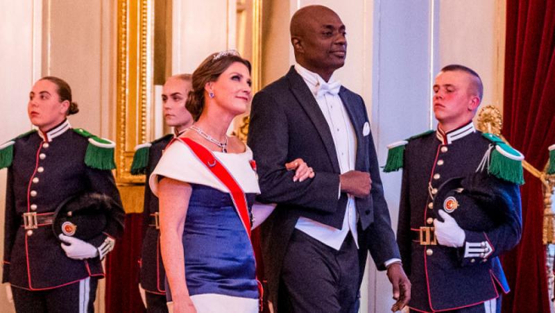 Норвежката монархия е на ръба на колапса. Явната причина е