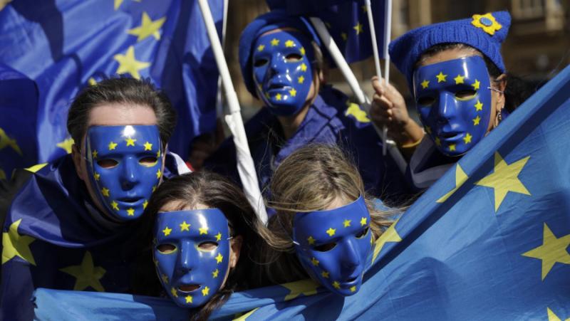 Западът гръмко обяви създаването на втори фронт срещу Русия. Така