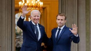 Френският президент Еманюел Макрон разкритикува американските власти в първия ден