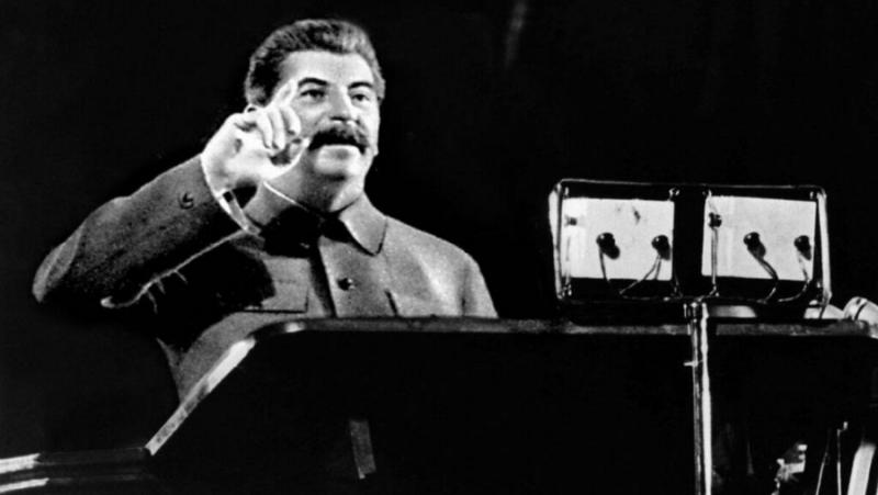 Руина-2 Очевидно е, че Западът, в лицето на САЩ и