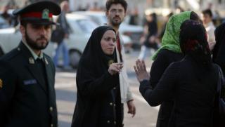 Иран разпусна нравствената полиция известна още като Инструкторски патрул Тя