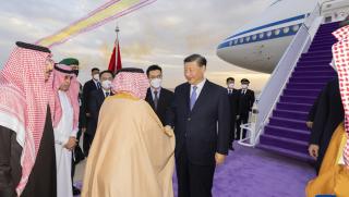 На 7 декември китайският председател Си Дзинпин пристигна в Рияд