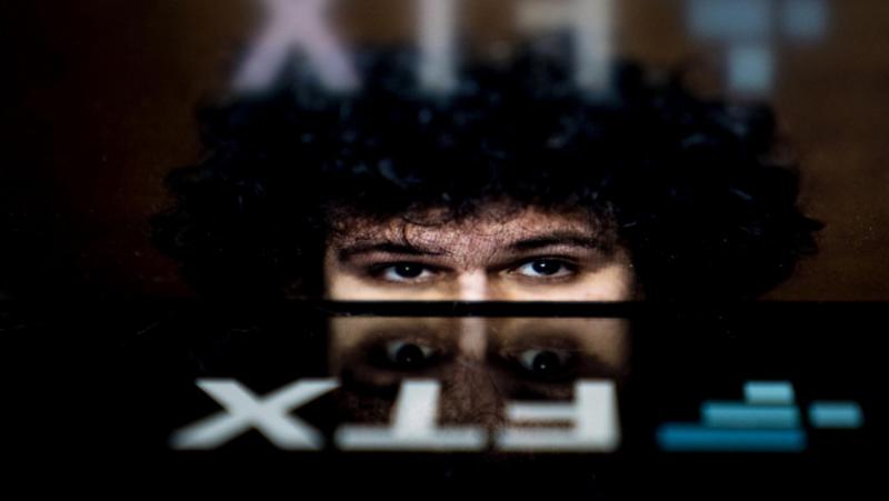 Днес в новините по целия свят грее Сам Банкман-Фрийд -