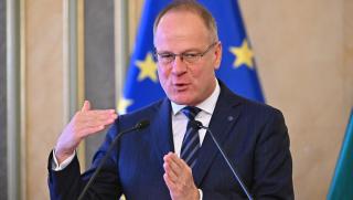 Унгарският министър на регионалното развитие и еврофондовете заяви вчера на