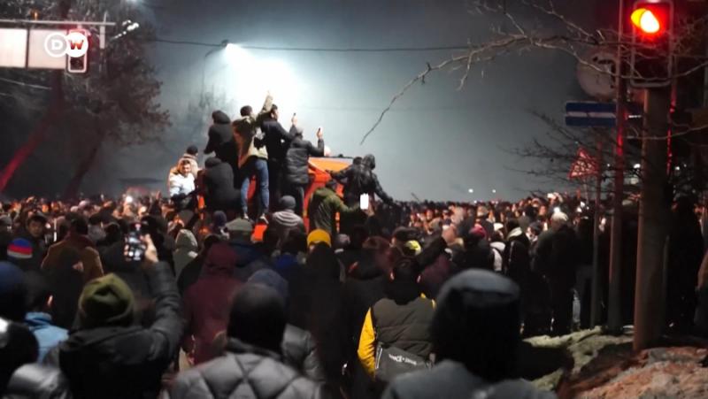 Всички видяхме колко крехка може да бъде лакираната фасада на