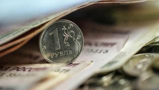 Въпреки безпрецедентните западни санкции руската валута се задържа добре миналата