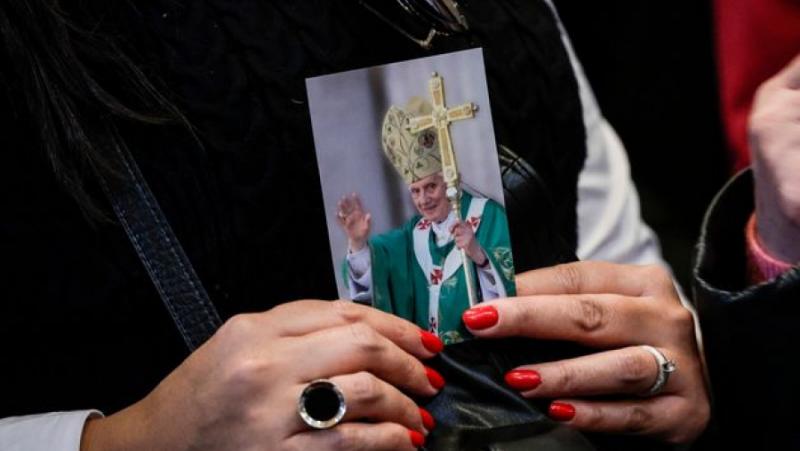 Смъртта на папа Бенедикт XVI се превръща в сериозно изпитание