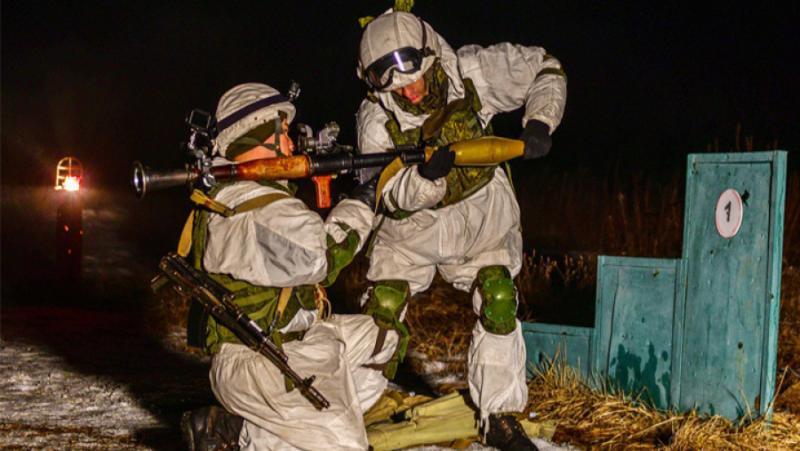 Официални лица и експерти от двете страни на фронта са