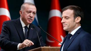 Турският президент Реджеп Тайип Ердоган смята френския си колега Еманюел