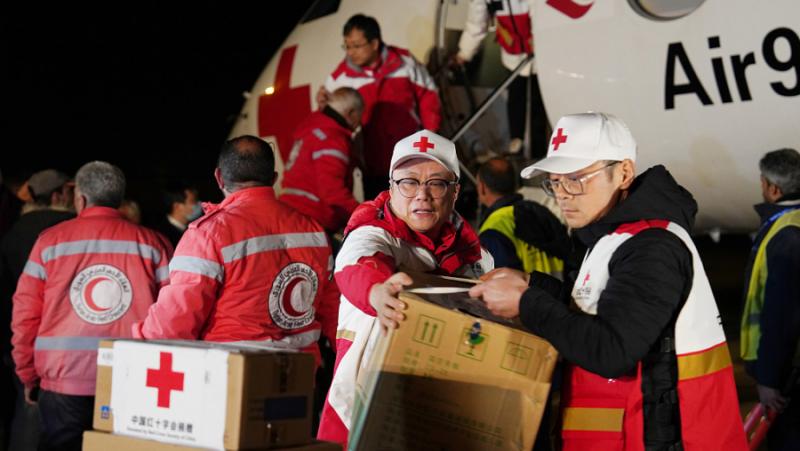 Вечерта на 9 февруари първата партида медицински консумативи за 5000