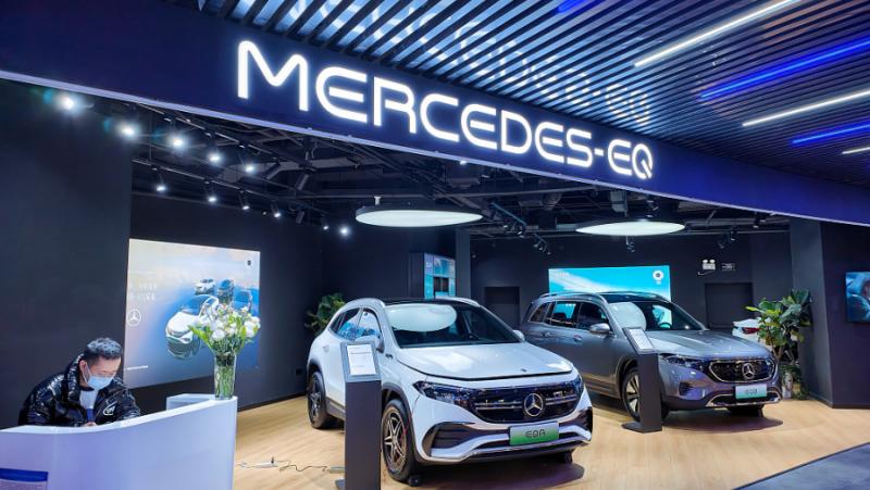 Мерцедес-Бенц“ (Mercedes-Benz), заедно с местните си партньори, ще продължи да
