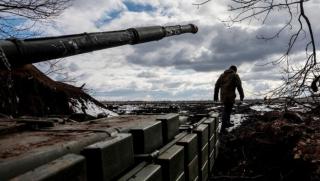 Украинците са на изчерпване но доставките на западни оръжия все