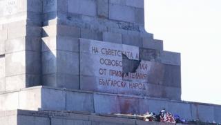 В тези почти пролетни мартенски дни българското общество под натиска
