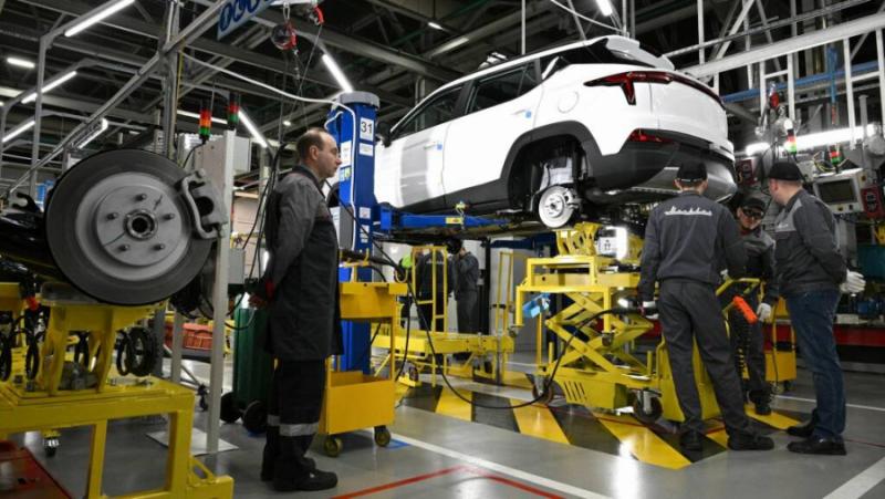 Вече цяла година страната е под мощен натиск. Санкции, излизане