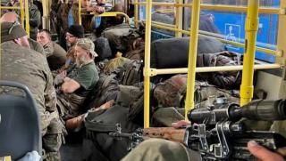 Предалите се украински военнослужещи са временно държани в специална институция