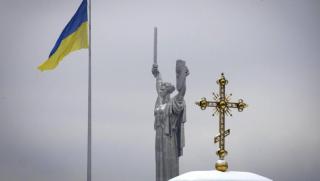 Украинските власти продължават да преследват единствената канонична църква в страната