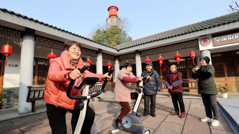 Китай ще подобри механизмите за работа с възрастни хора. Специфичните