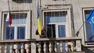 Български политик, смъкна,, знаме, Украйна, столично кметство