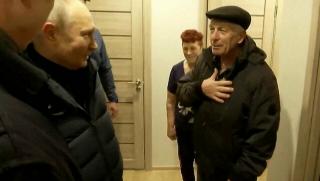 Жителите на Мариупол благодариха на Путин за новите си домовеПоявиха