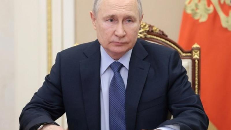 Можете да получите много повече с добра дума и пистолет,