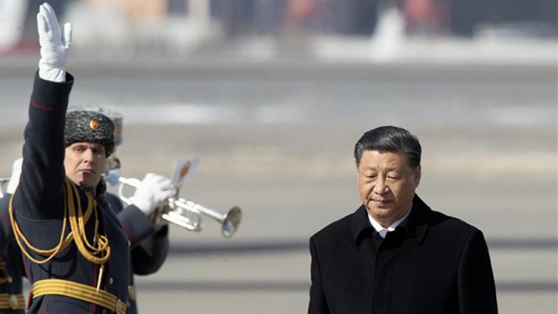 Президентът на Китай Си Дзинпин пристигна в Москва. Преговорите ще