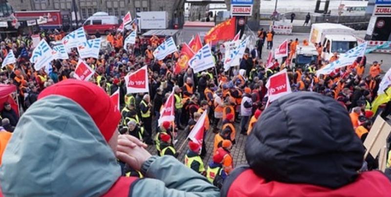 Гигантска транспортна стачка парализира цяла Германия в понеделник. Работниците в