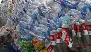 Бързото нарастване на пластмасовите отпадъци става все по голямо екологично и