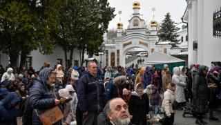 Ситуацията около Киево Печорската лавра отново ескалира Вярващите отказаха да предадат