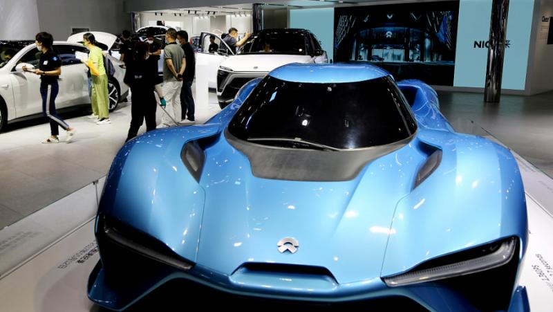 Продажбите на пътнически превозни средства от висок клас, произведени в