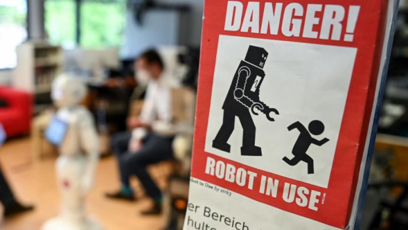 Илън Мъск, съоснователят на Apple Стив Возняк и още 1000