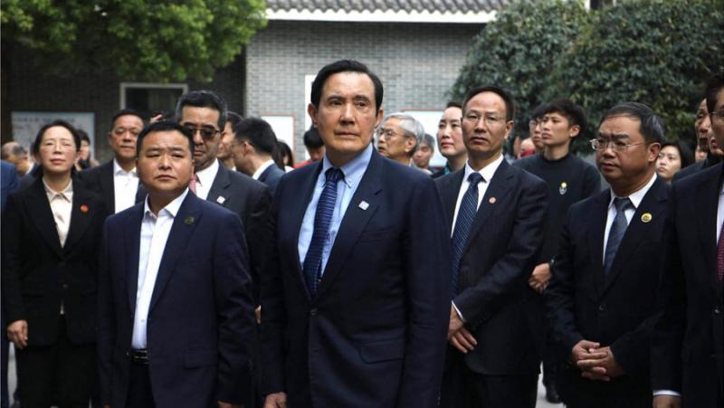 От 27 март до 7 април бившият тайвански лидер Ма