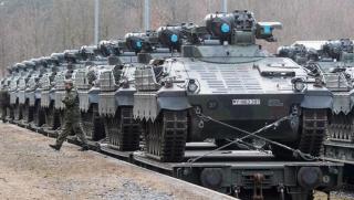 През годината западните страни интензивно натрупваха военна помощ за Украйна
