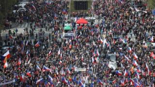 В Прага хиляди чехи протестираха срещу доставките на оръжия за
