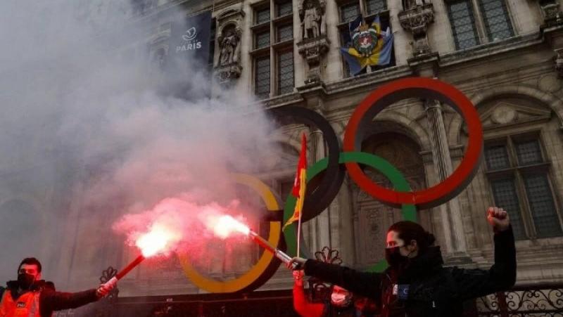 Френският Туитър се вълнува - хаштагът #PasDeRetrraitePasDeJo (#НямаЛиПенсииНямаДаИмаОлимпийскиИгри) стана популярен,