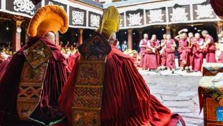 В неделя в Тибетския автономен район 13 монаха получиха степен