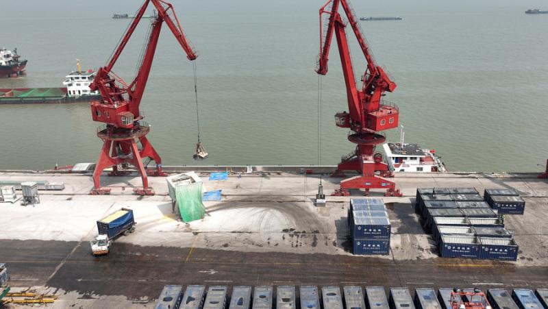 Китай въведе редица политики за стабилизиране на мащаба на външната