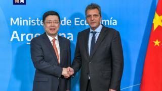 Вчера министърът на икономиката на Аржентина обяви на пресконференция че