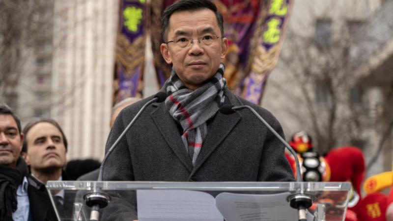 В Европа китайският посланик в Париж Лю Шайе започна да