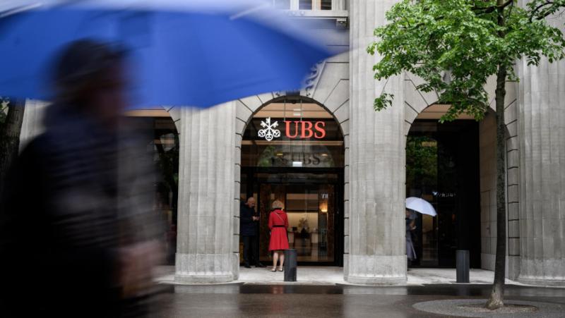 Все повече банки по света въвеждат ограничения срещу руски граждани.