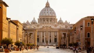 Големите пари, световната геополитика,  Римо-католическата църква