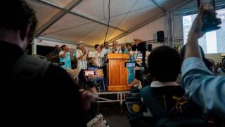 Привържениците на независимостта на Френска Полинезия спечелиха триумфална победа на